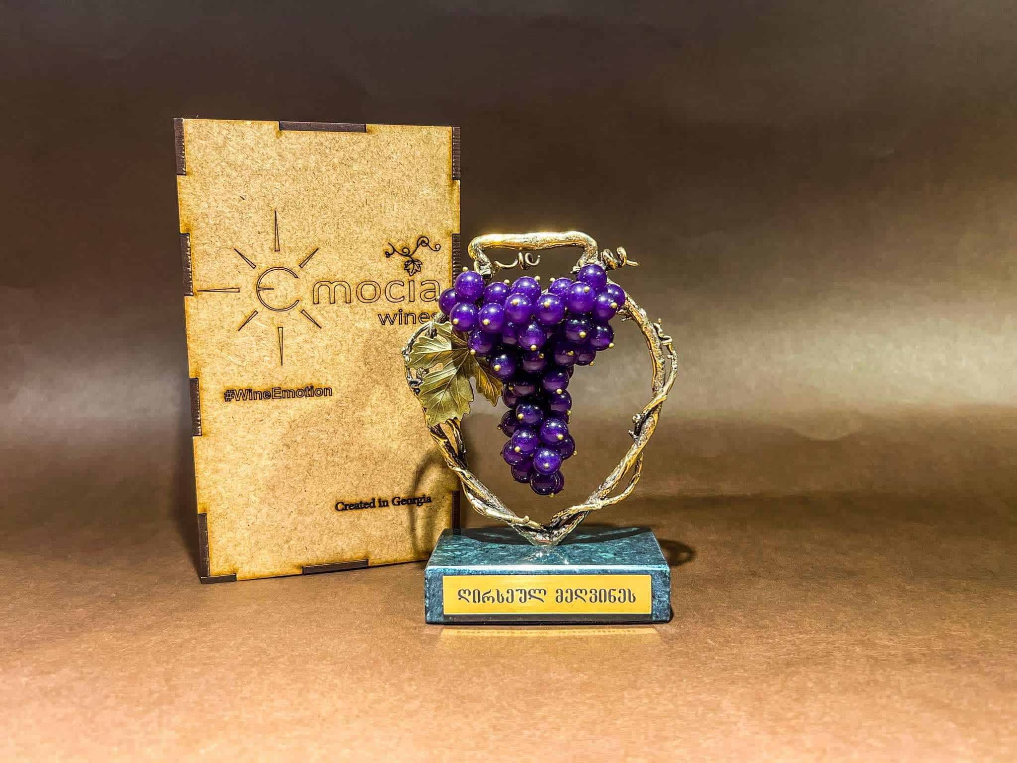 Bronze souvenir "Kvevri and Grapes saferavi"